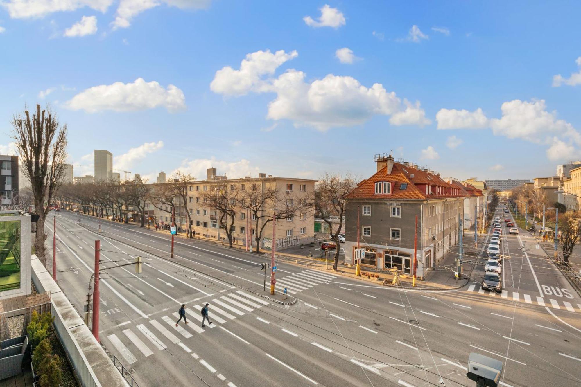 Lam Safari - Balcony - Ac - Free Parking Bratislava Exterior foto